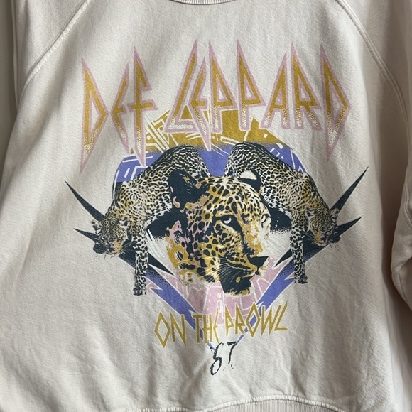 Daydreamer Def Leppard On The Prowl Graphic Band Crewneck Oversized Sweatshirt - Picture 6 of 10